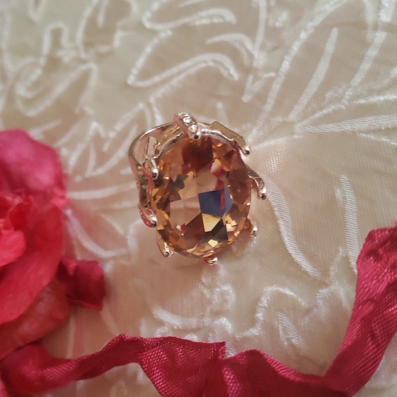 🌷NWOT, Fashion Ring - Picture 5 of 7